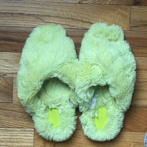 Cat&Jack Kids Fluffy Lime Green Slippers size 2/3